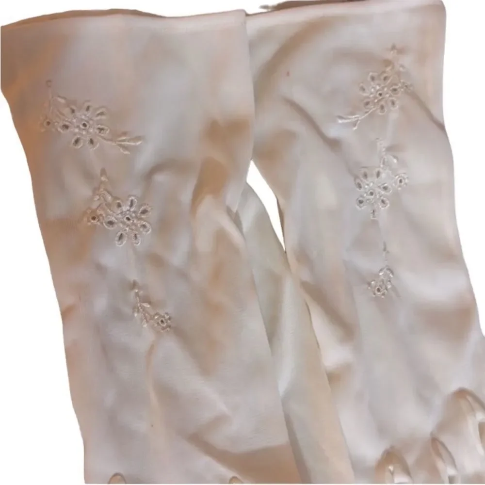 Vintage Nylon White Embroidered Gloves